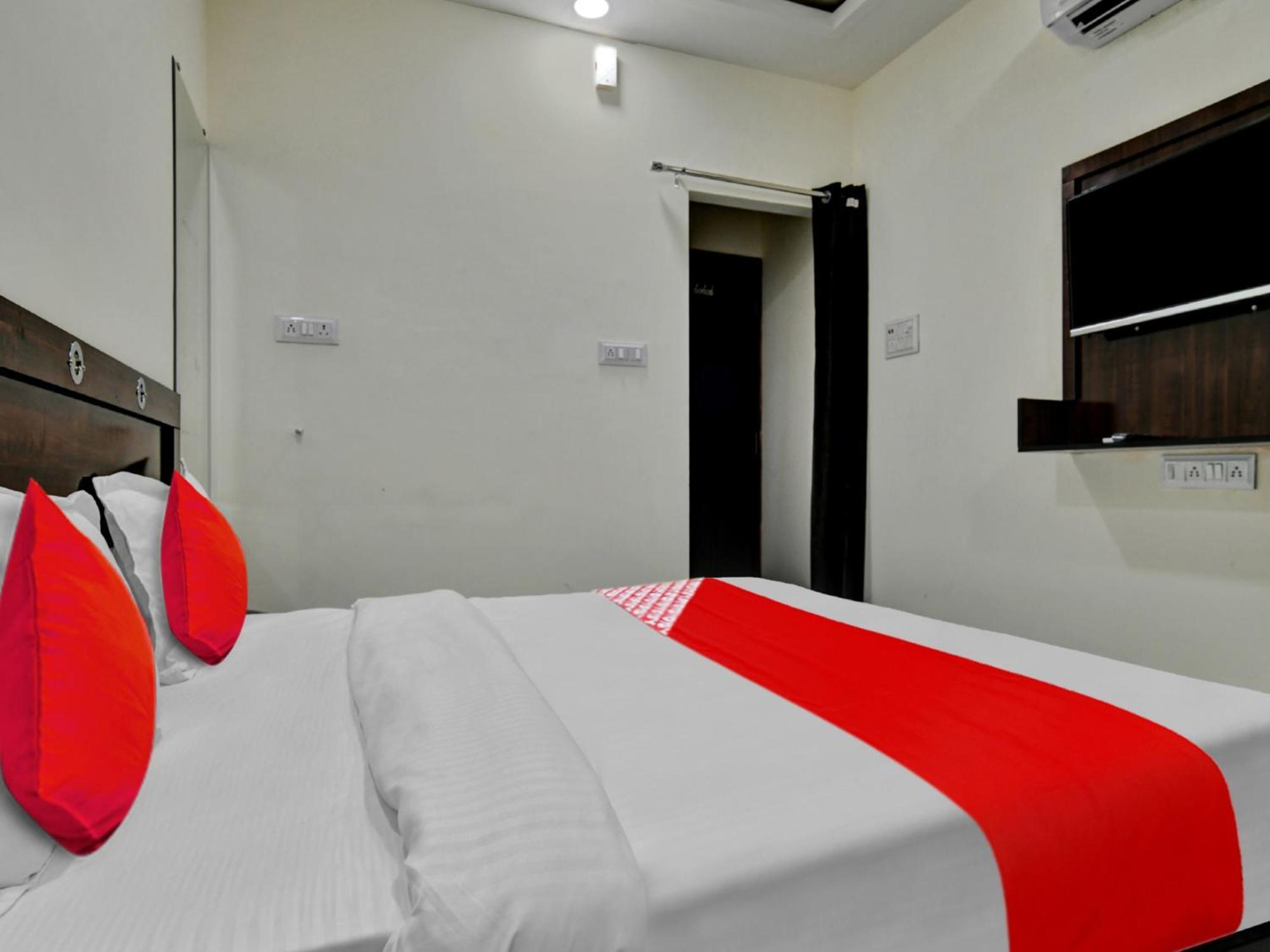 Oyo Hotel Dr Greens Indore Exterior foto